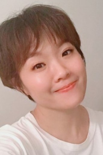 Na Zhao is Wolnie/A Ying (young)/Xiao Mo/A Wu/Jingjing/Xiao Bo/A Xin/Granny Penguin (voice)