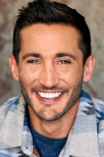 Justin Garza headshot
