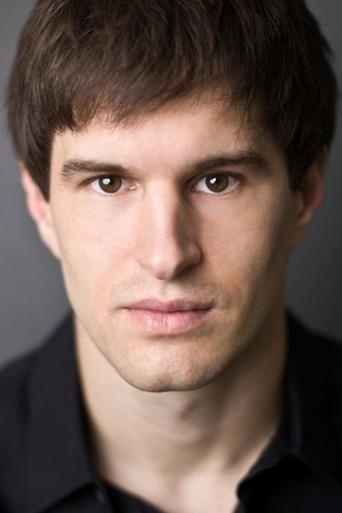 Erik Schultz headshot