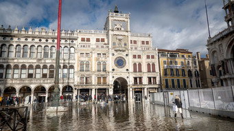 Saving Venice (2022)