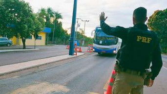 Cena de Caminhonete Suspeita