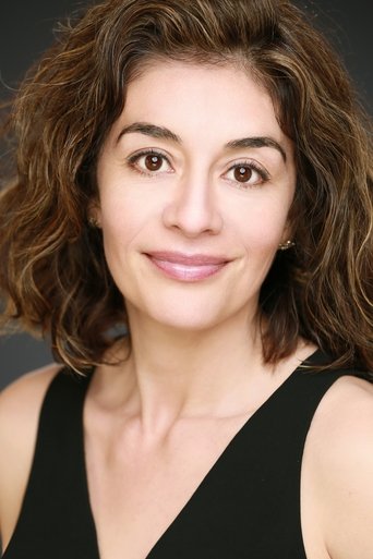 Michelle Castillo headshot