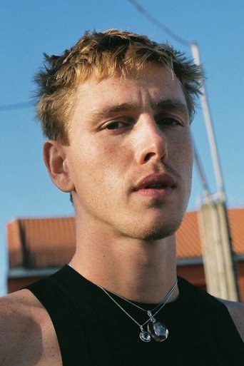 Harris Dickinson