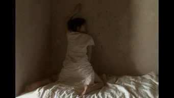 Замкнений біль (2000)