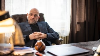Za oponou (2019)