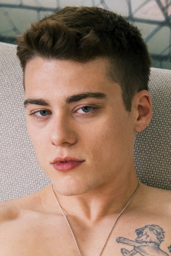 Blake Mitchellの人物画像 4