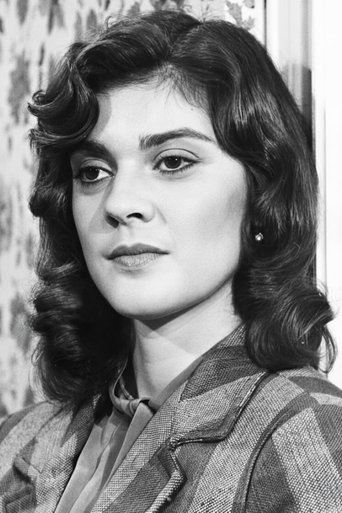 Mônica Torres is Áurea Moreira