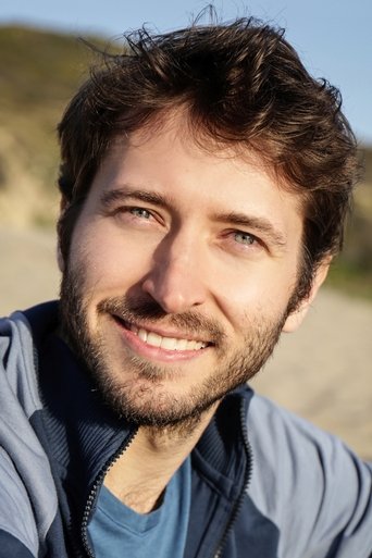 MacLeod Andrews headshot