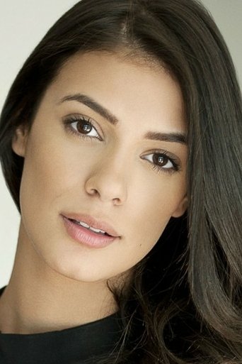 Laysla De Oliveira headshot