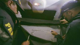 Cena de Drogas em Saco de Batatas