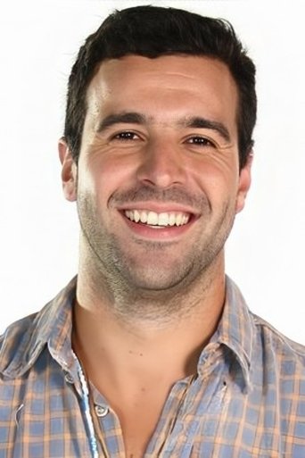 Douglas Aguillar is Lúcio Salvador (Marujo)