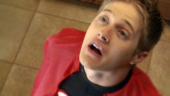 Escena 5 de Chuckle Boy