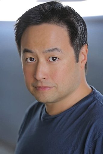 Eric Michael Zee headshot