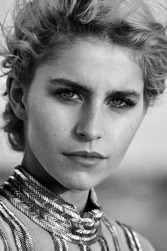 Caro Daur headshot