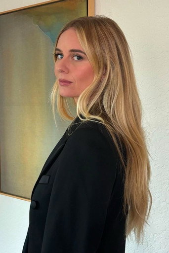 Justine Lupe 照片 2