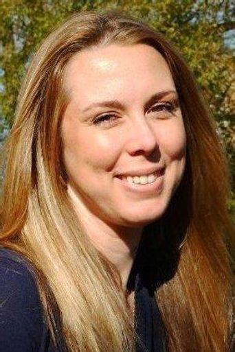 Amanda Farinos headshot