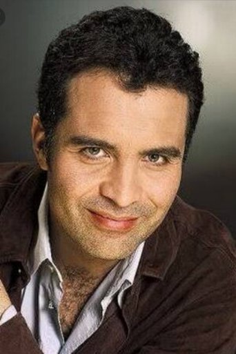 Felipe Nájera is Federico Carrasco