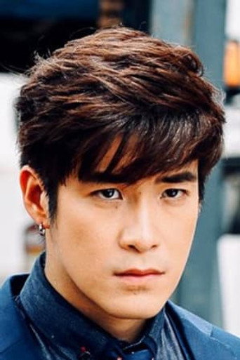 Foto de ธีรเดช เมธาวรายุทธ