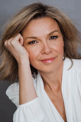 Justine Clarke — photo 2