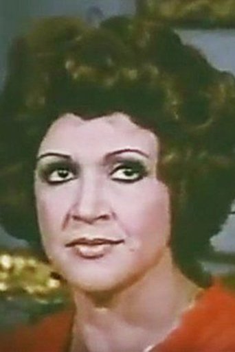 نادية عزت