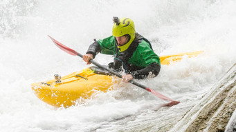 Escena 2 de Chasing Niagara