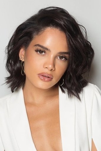 Carol Macedo is Kelly Miranda