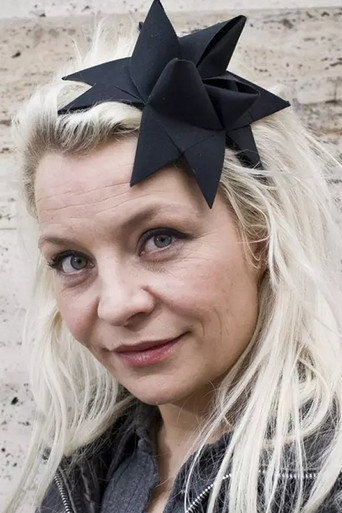 Signe Lindkvist fotoğraf 17