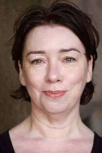 Cara Kelly headshot