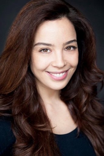 Azra Akın headshot