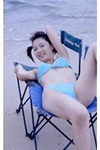 Pervert at the beach: Bikini thief