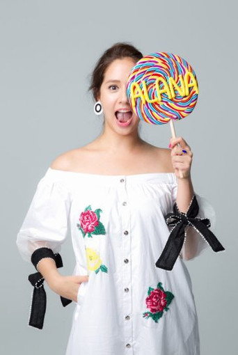 Alana Nichols — 알레나와 함께 하는 세계여행 cast