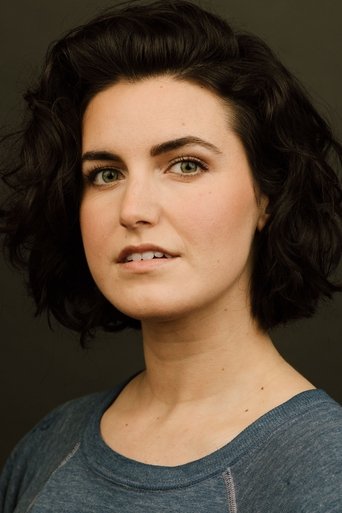 Eva Tavares headshot
