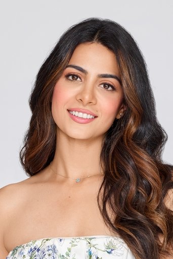 Image of Emeraude Toubia