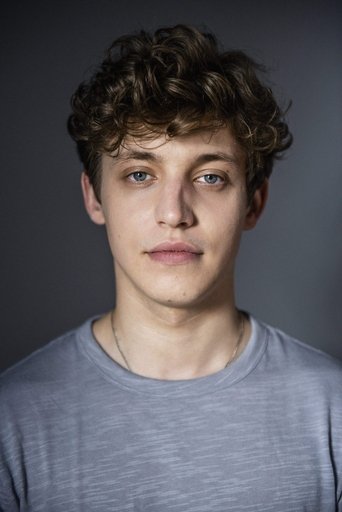Sebastian Dela headshot