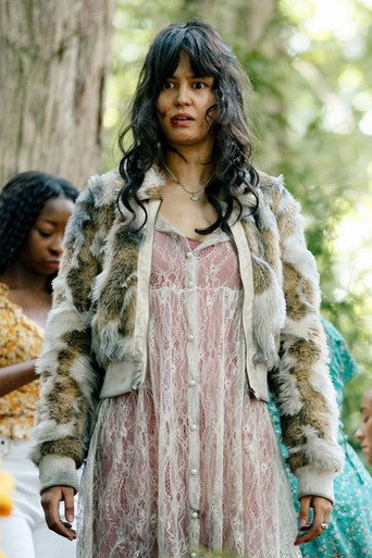 Courtney Eaton — 19