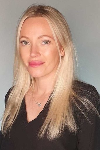 Evgeniya Polina hace el papel de жительница села Evgeniya Polina