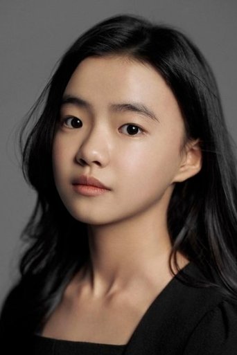 Kim Si-a headshot