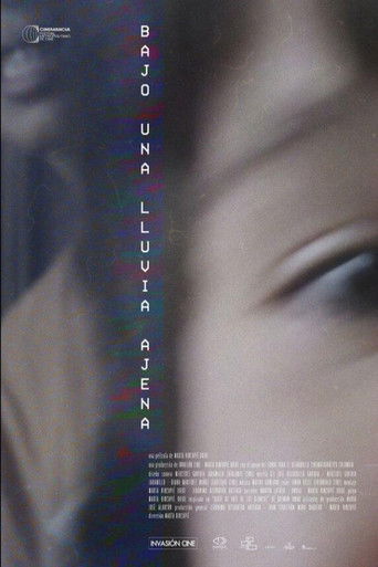 Bajo una lluvia ajena poster