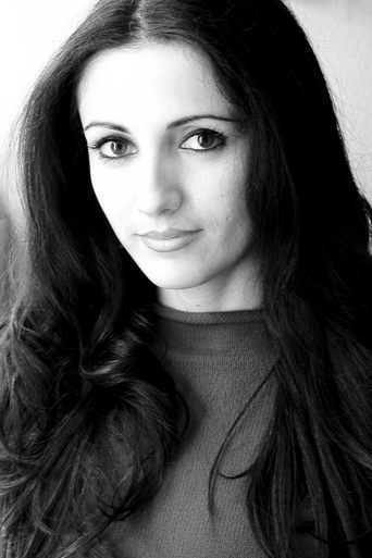 Rina Fernandez headshot