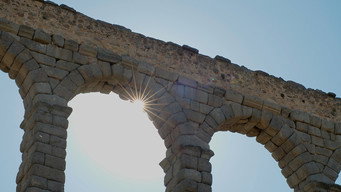 Escena 2 de Aqueducts