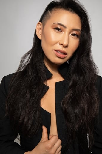 Erika Ishii headshot