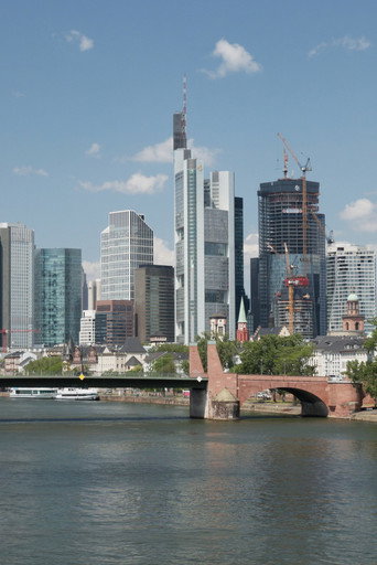 Geist, Geschäft und Party - 75 Jahre Frankfurter Buchmesse