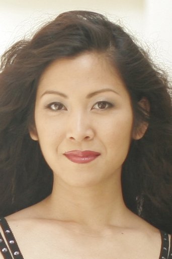 Traci Toguchi headshot