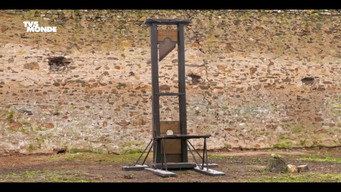 Still 1 from La guillotine, une invention bien française