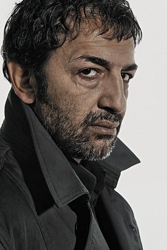 Moussa Maaskri headshot
