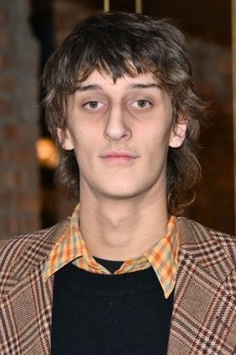Louis Hewison headshot