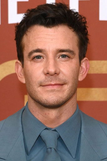 Luke Thompson is Simon