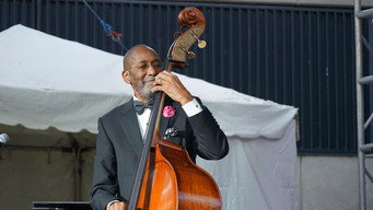 Escena 1 de Ron Carter: Finding the Right Notes