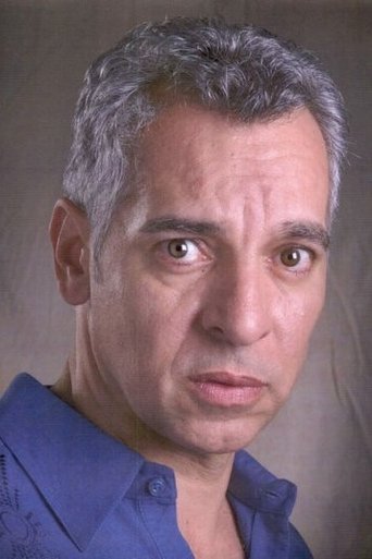 Andrew Castillo headshot