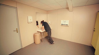 Escena 1 de Bathroom Bill